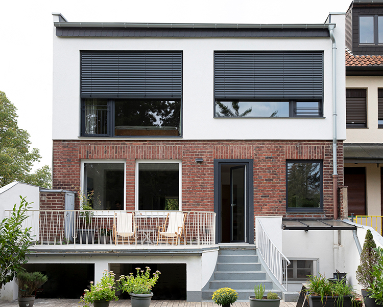 Wohnraumerweiterung durch Umnutzung des Balkons zu Wohnraum in Düsseldorf